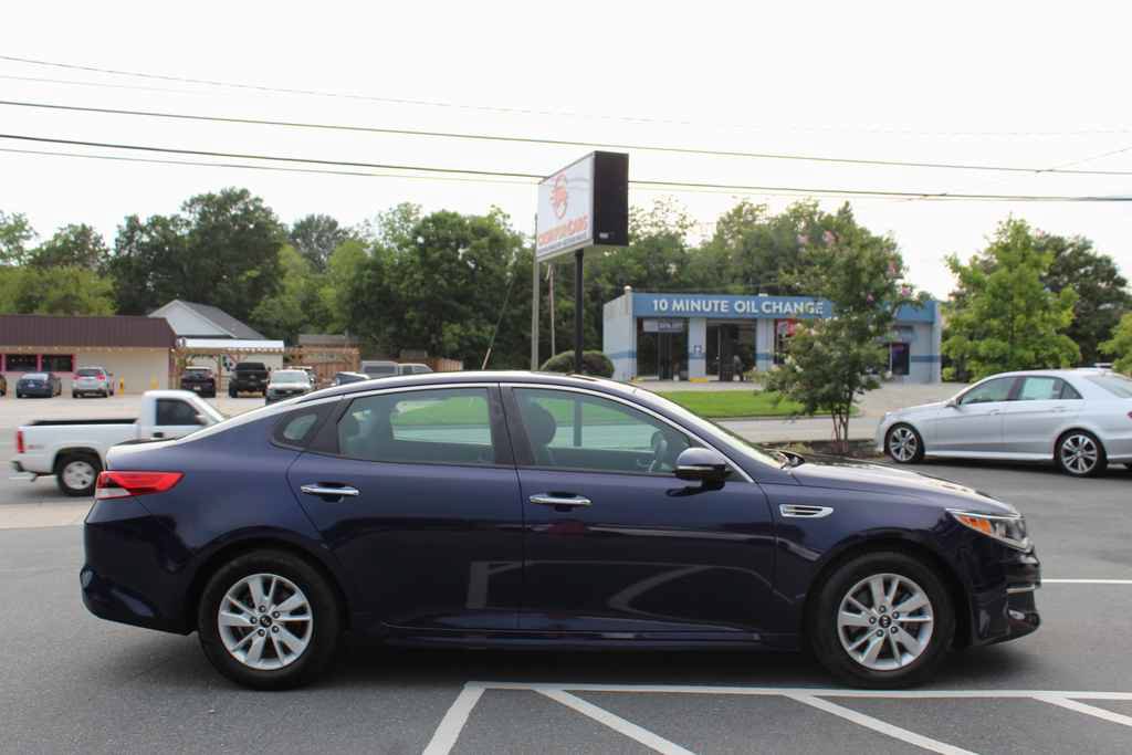 Used 2017 Kia Optima LX FWD image 4