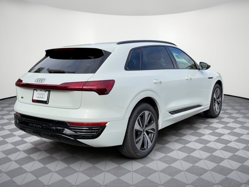Used 2024 Audi Q8 e-tron Premium AWD/4WD image 9