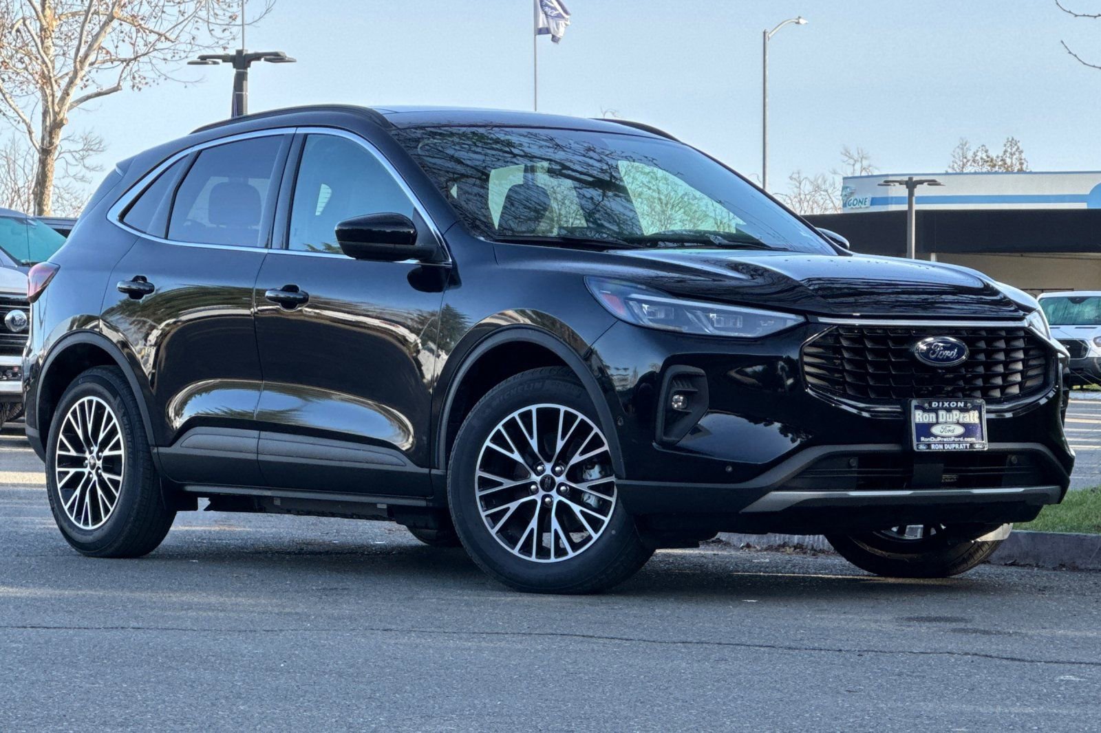 Used 2024 Ford Escape SE w/ PHEV Premium Package image 2