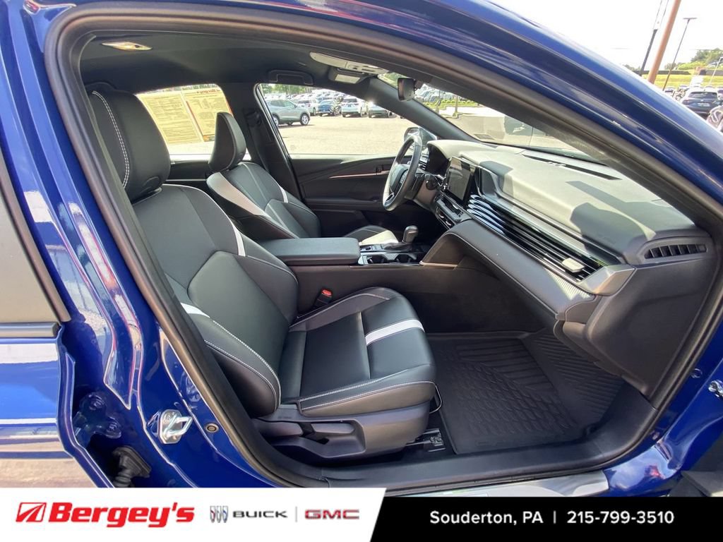 Used 2025 Toyota Camry SE w/ Convenience Package FWD image 32
