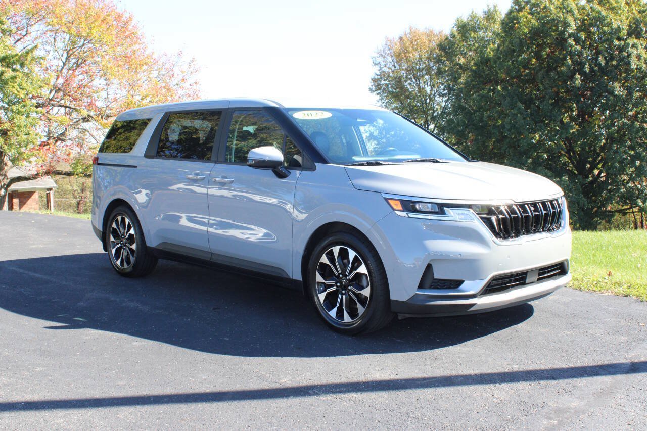 Used 2022 Kia Carnival EX FWD image 1