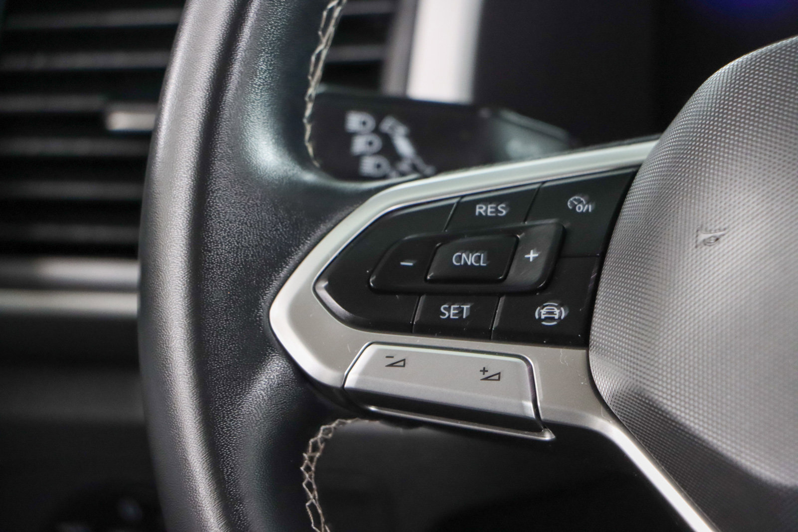 Used 2022 Volkswagen Atlas SE AWD/4WD image 13