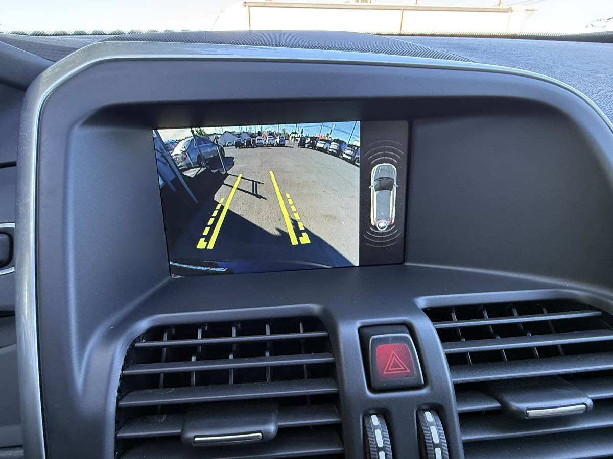 Used 2015 Volvo XC60 T6 Platinum image 19