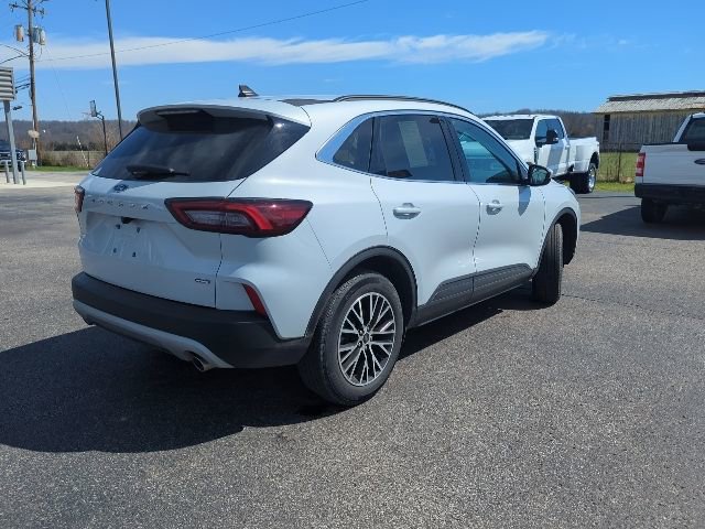 Used 2025 Ford Escape SE image 9