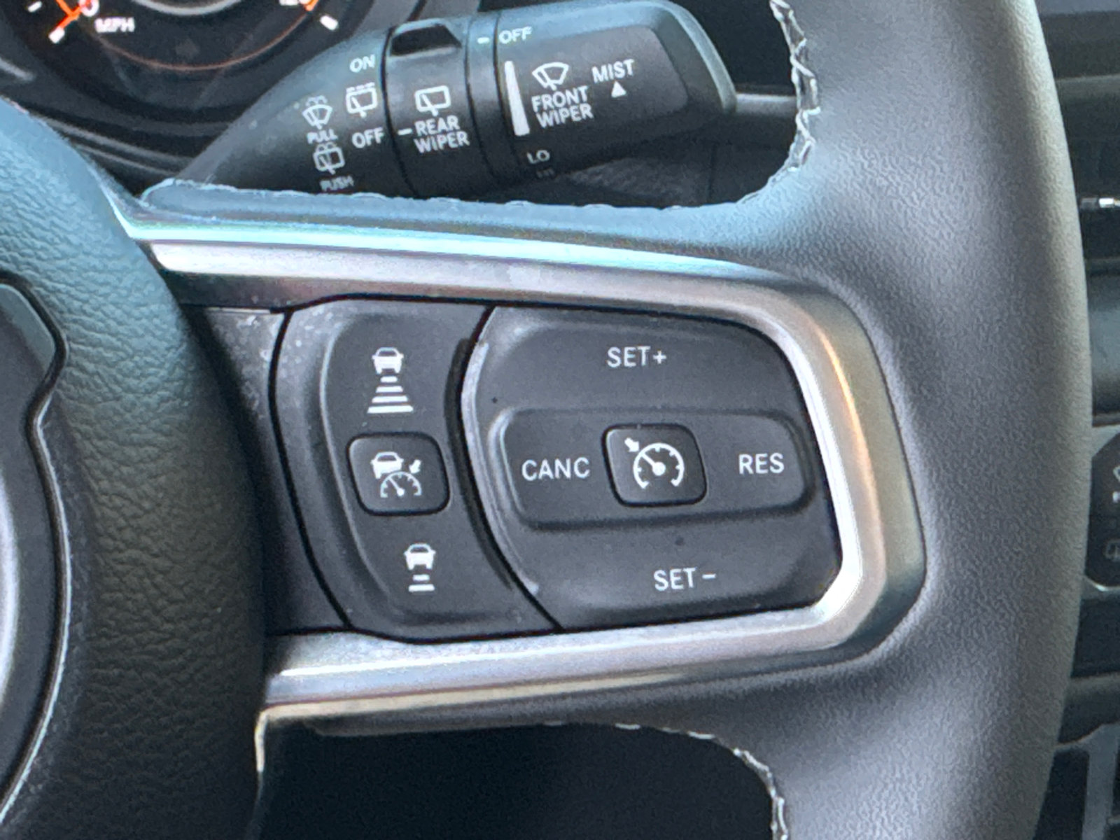 Used 2026 Jeep Wrangler Unlimited Sahara AWD/4WD image 31