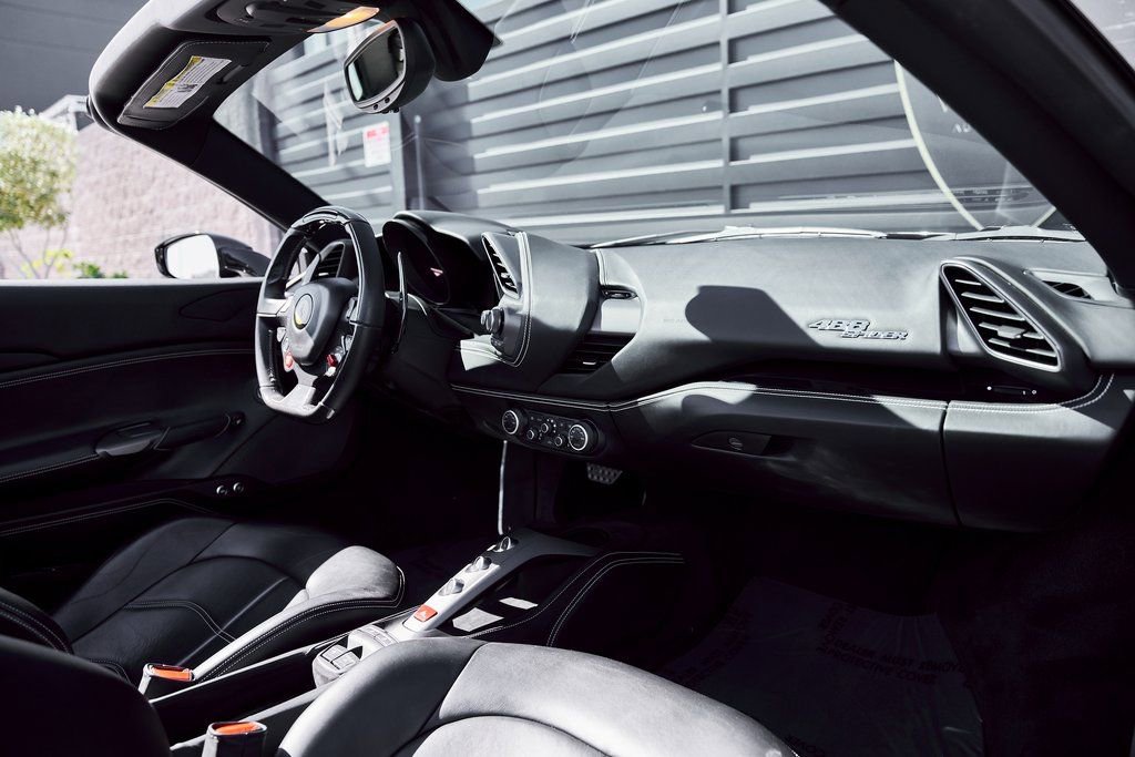 Used 2018 Ferrari 488 Spider image 43