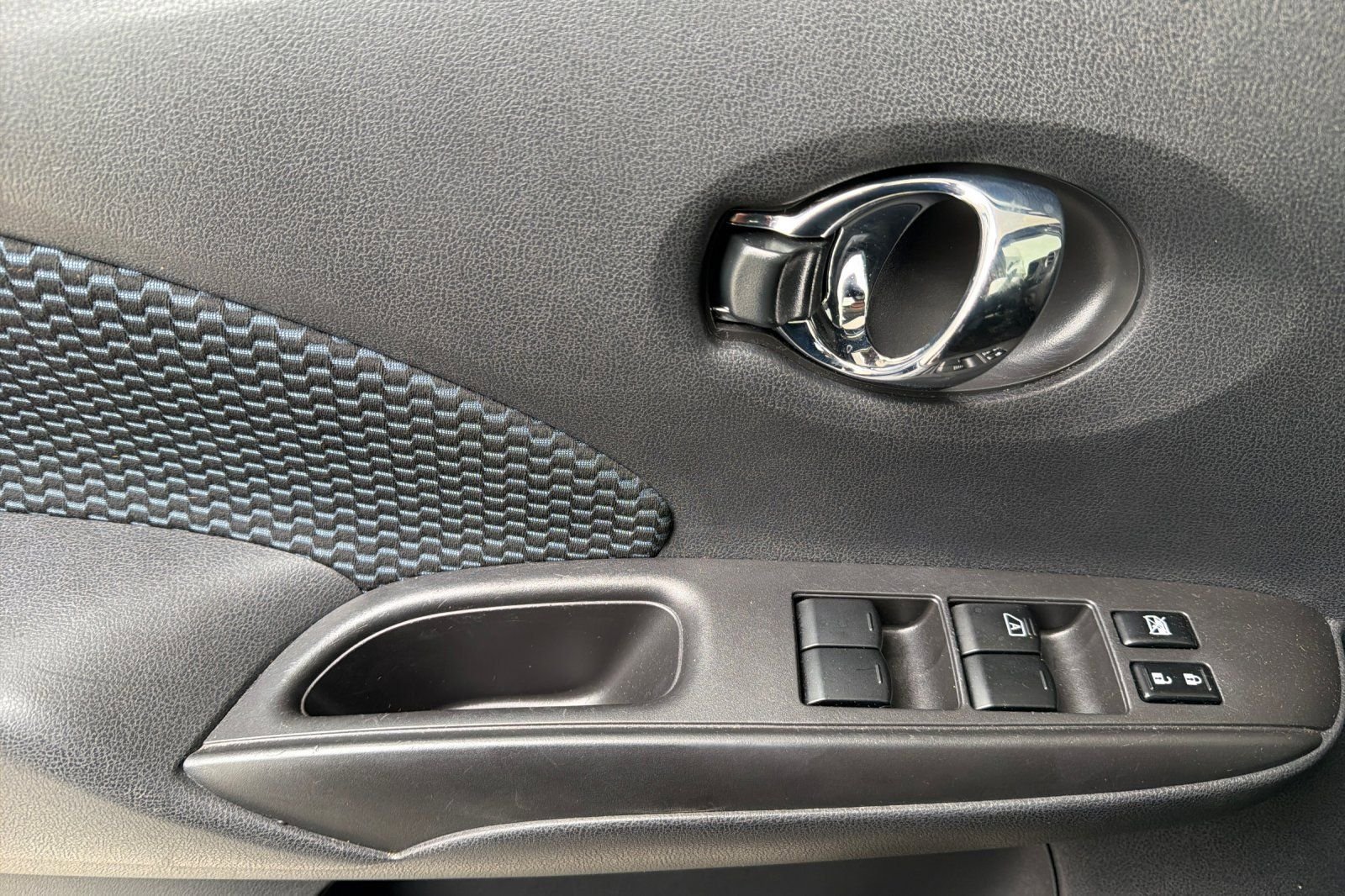 Used 2016 Nissan Versa Note FWD image 11