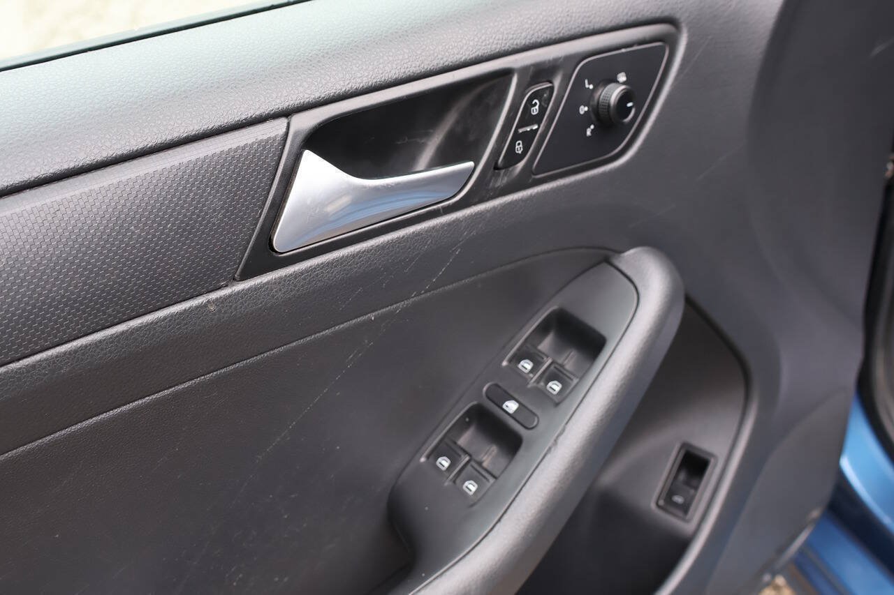 Used 2015 Volkswagen Jetta S FWD image 11