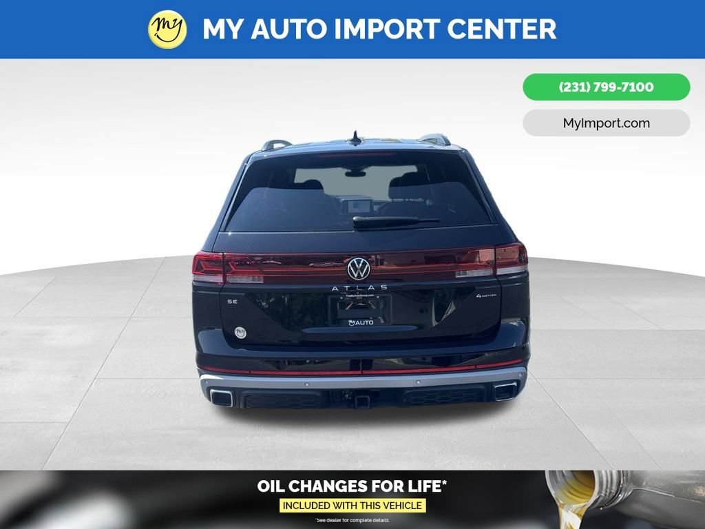 Used 2025 Volkswagen Atlas Peak Edition SE AWD/4WD image 6