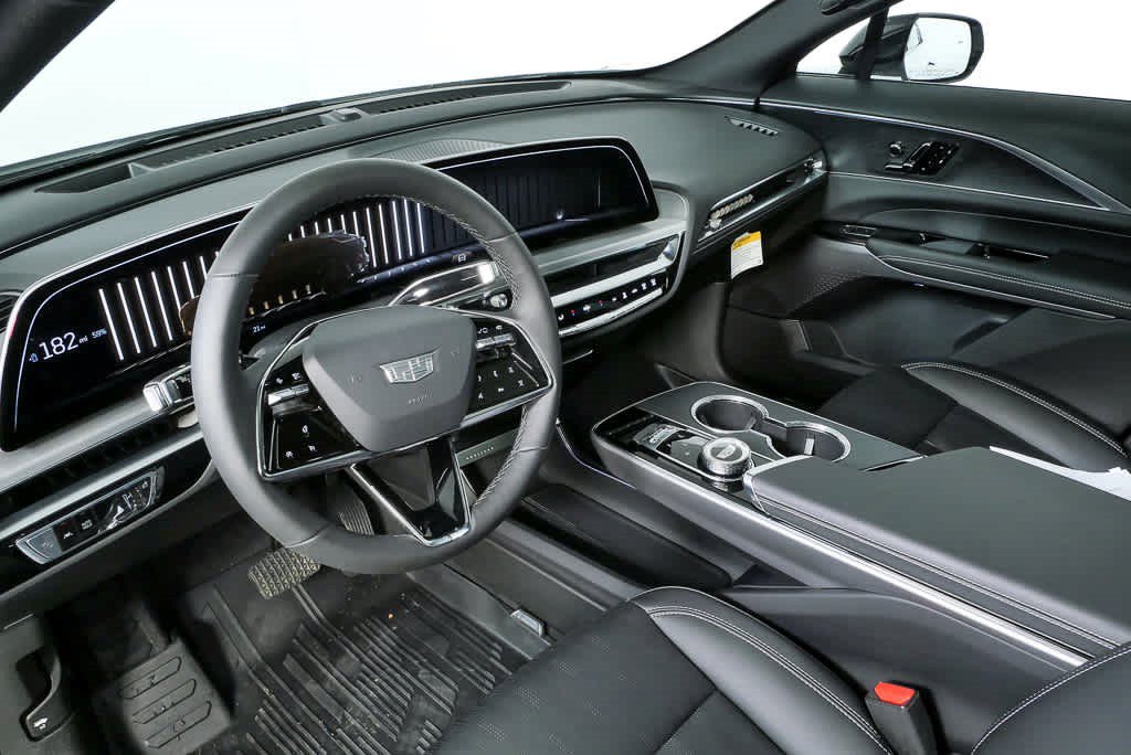 Certified 2025 Cadillac Lyriq Luxury w/ LPO, Floor Liner Package AWD/4WD image 4