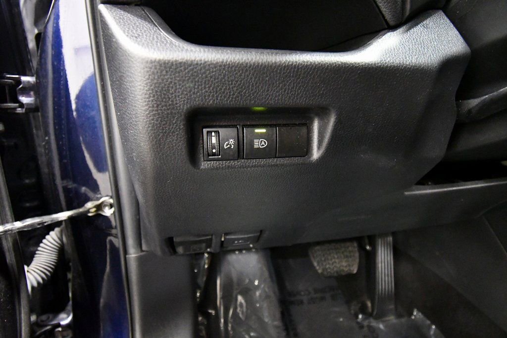 Used 2022 Toyota RAV4 XLE AWD/4WD image 19