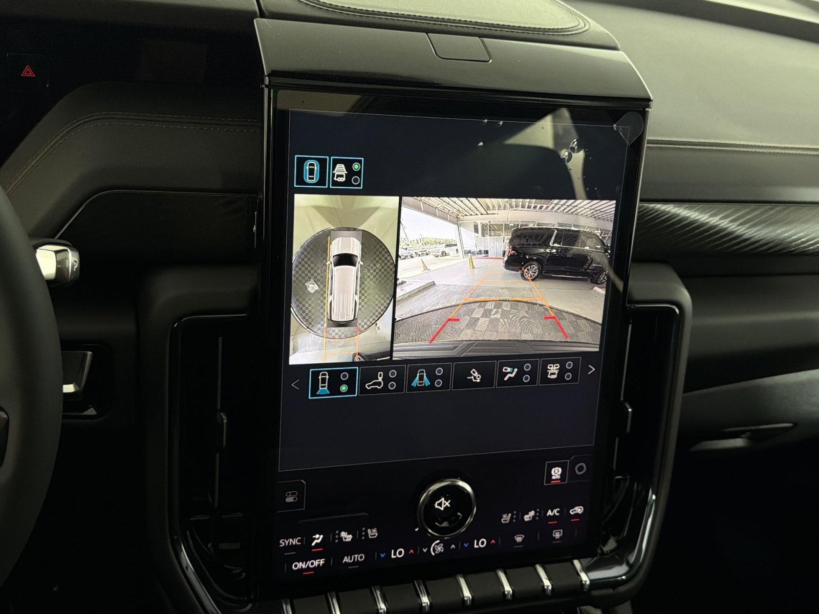 New 2026 GMC Yukon XL AT4 w/ AT4 Premium Plus Package AWD/4WD image 19