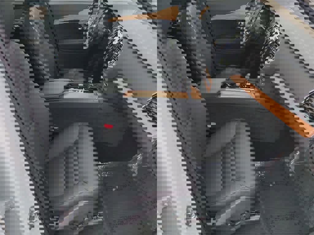 Used 2025 Volvo XC90 T8 Plus w/ Protection Package Premier image 14