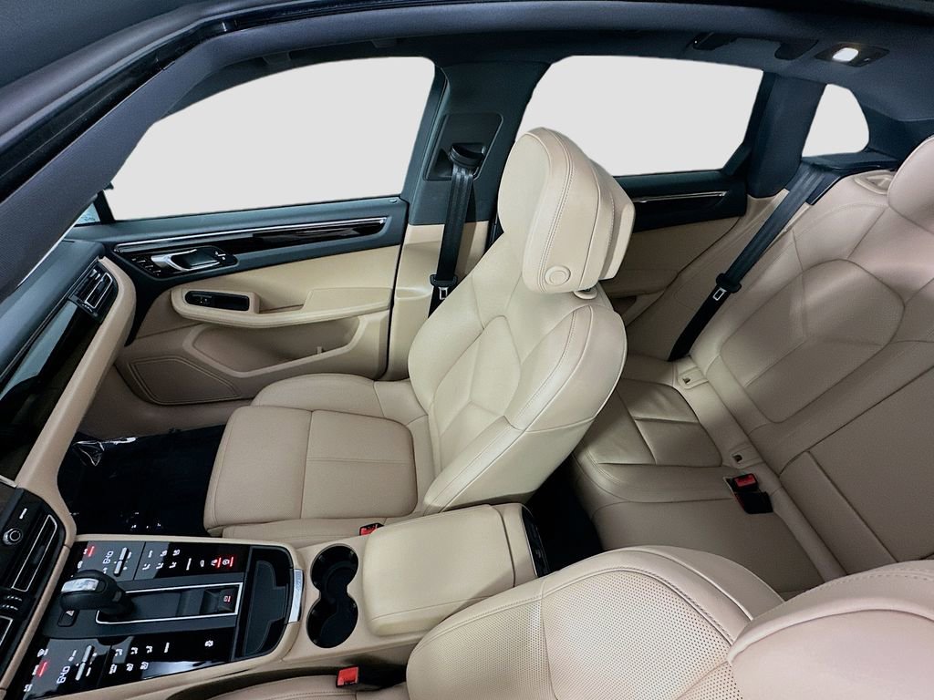 Used 2025 Porsche Macan image 14