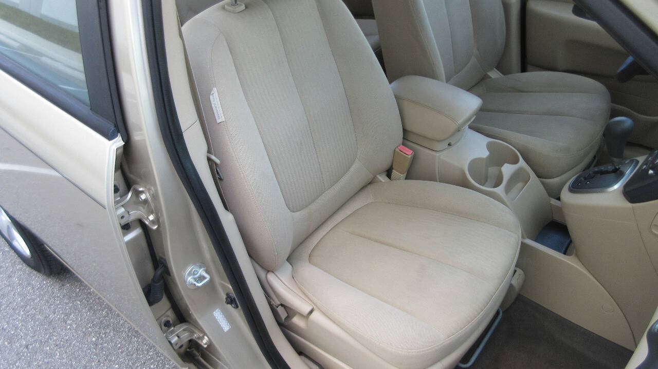 Used 2008 Kia Rondo LX FWD image 25