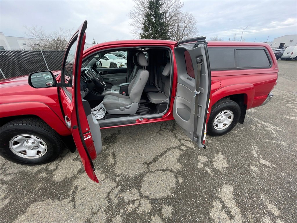 Used 2015 Toyota Tacoma PreRunner image 25