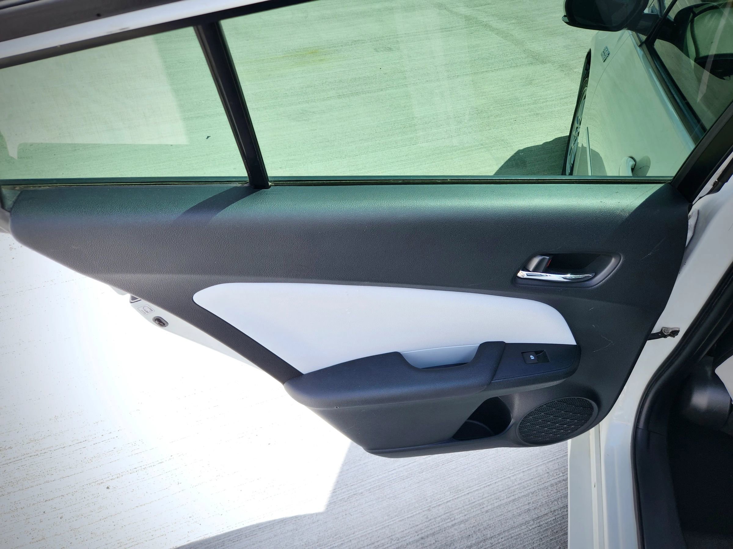 Used 2017 Toyota Prius Prime Advanced w/ Carpet Mat Package FWD image 18