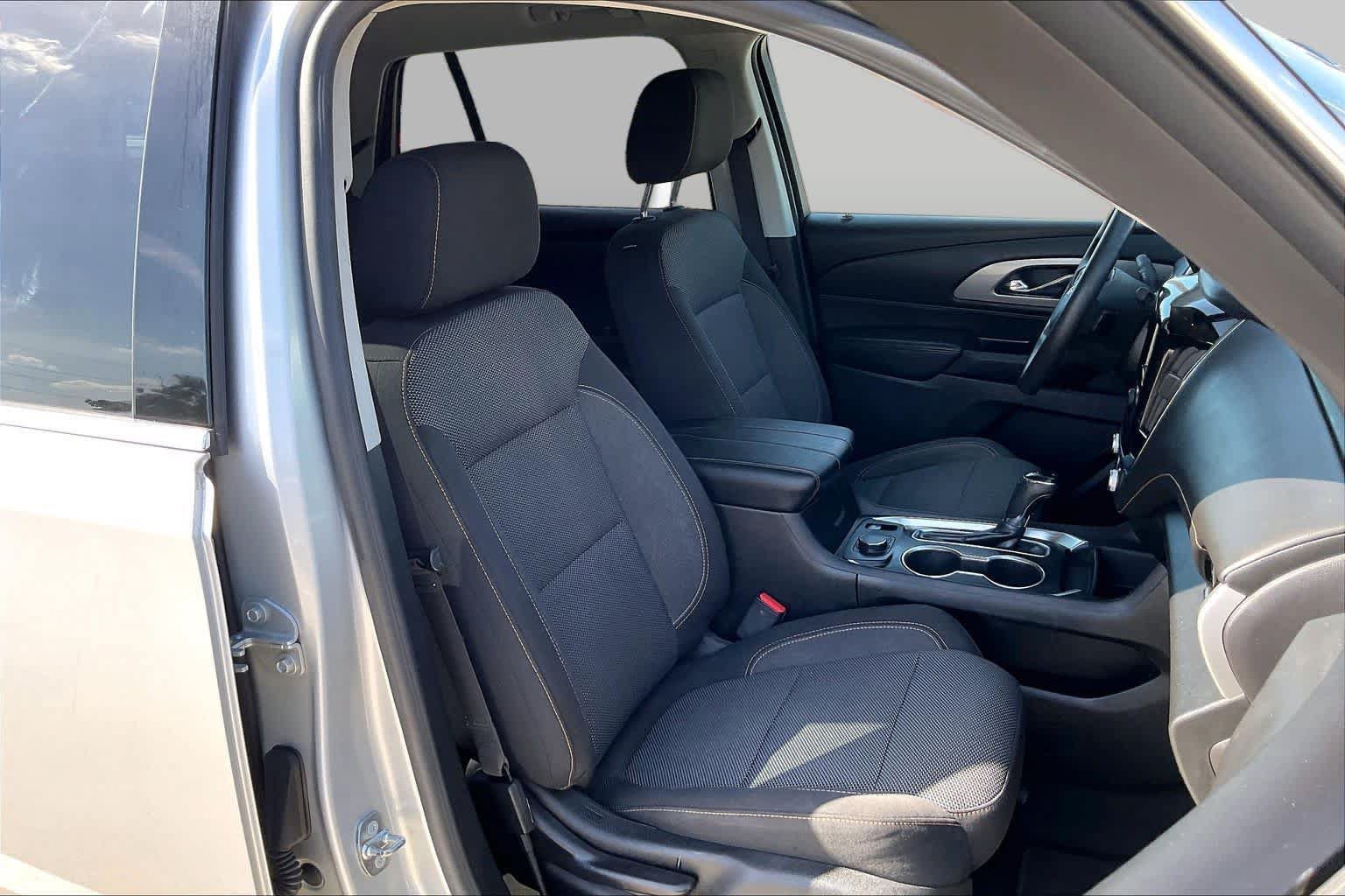 Used 2018 Chevrolet Traverse LS FWD image 9