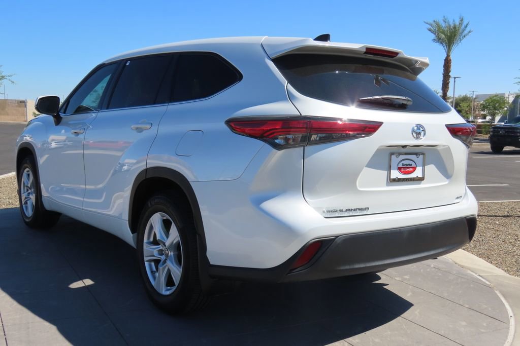 Certified 2022 Toyota Highlander L image 7