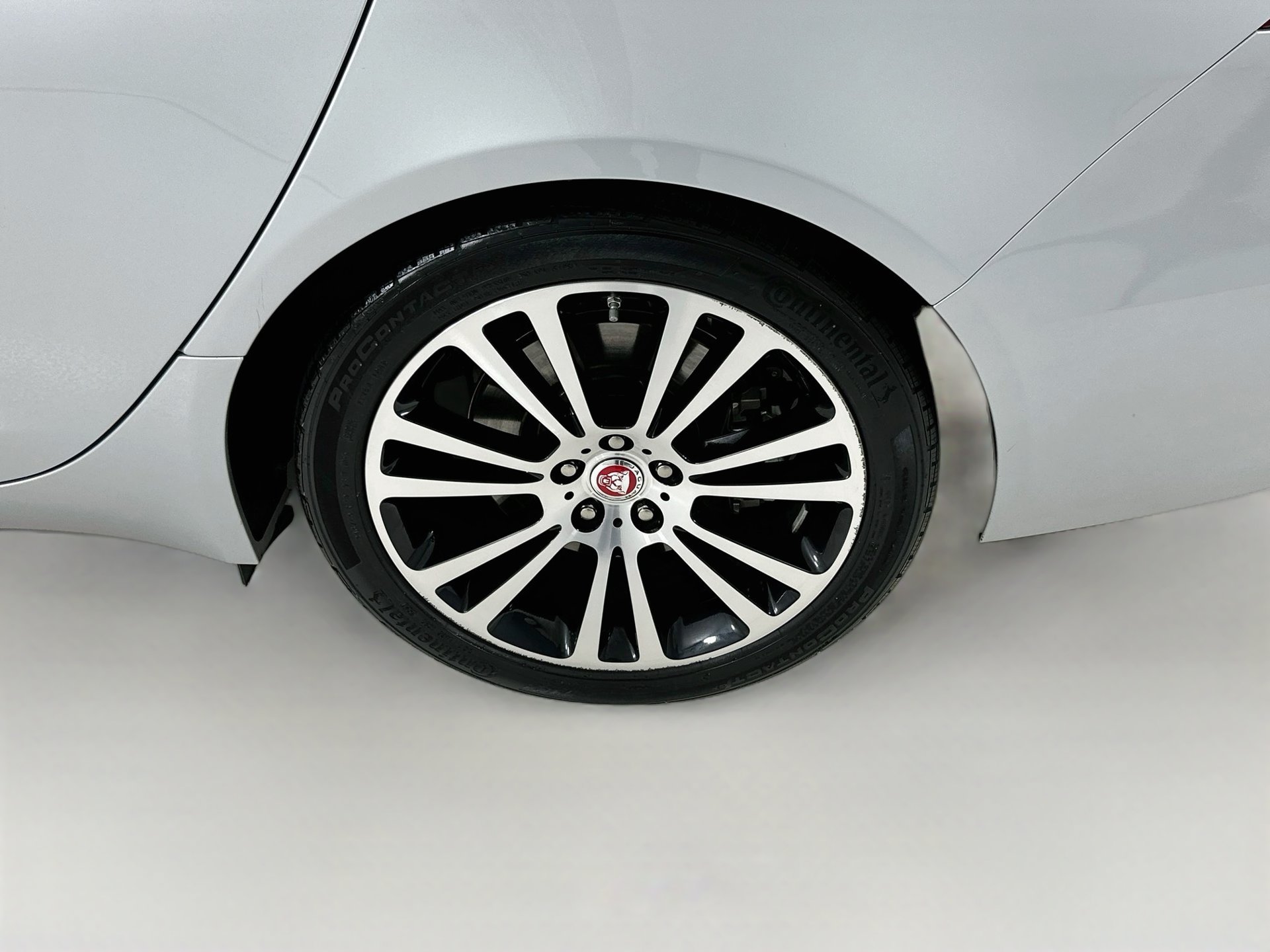 Used 2021 Jaguar XF SE RWD image 32