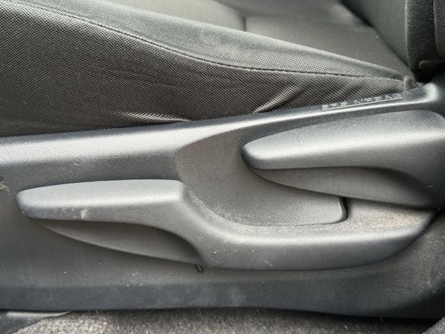 Used 2018 Toyota RAV4 LE FWD image 25