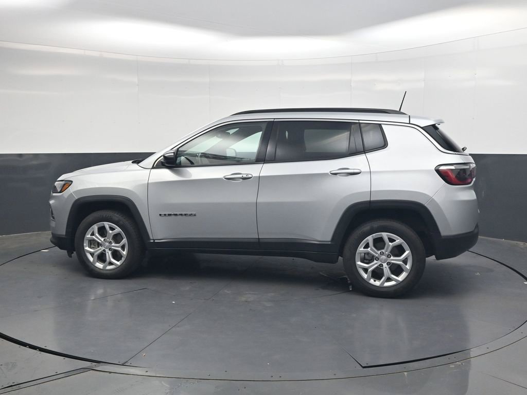 Used 2024 Jeep Compass Latitude AWD/4WD image 10