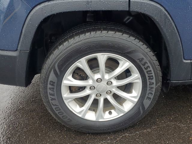 Used 2019 Jeep Cherokee Latitude w/ Popular Appearance Group image 6