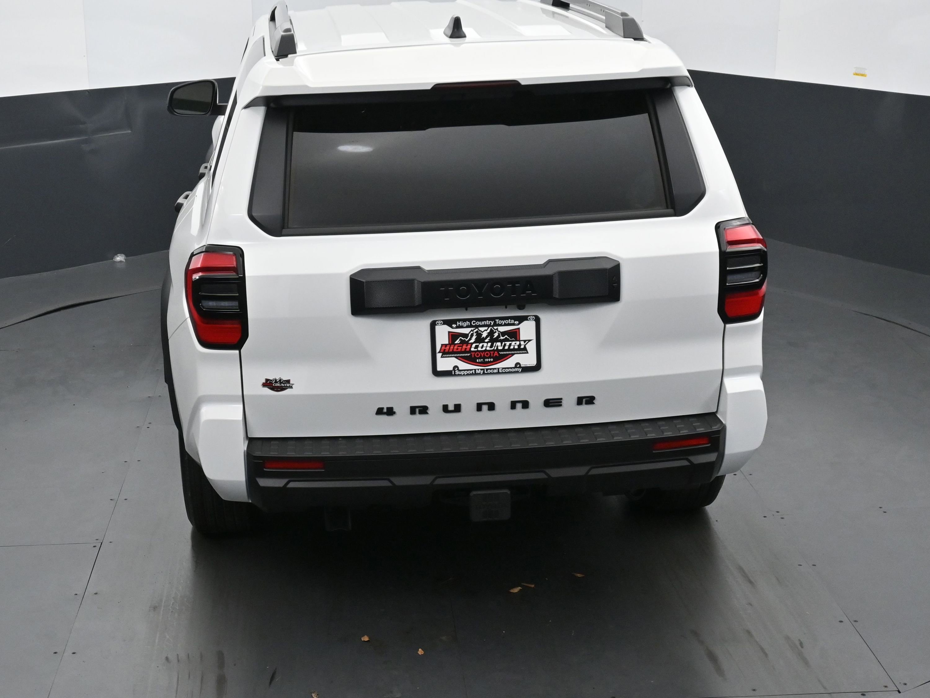 Used 2025 Toyota 4Runner SR5 AWD/4WD image 31