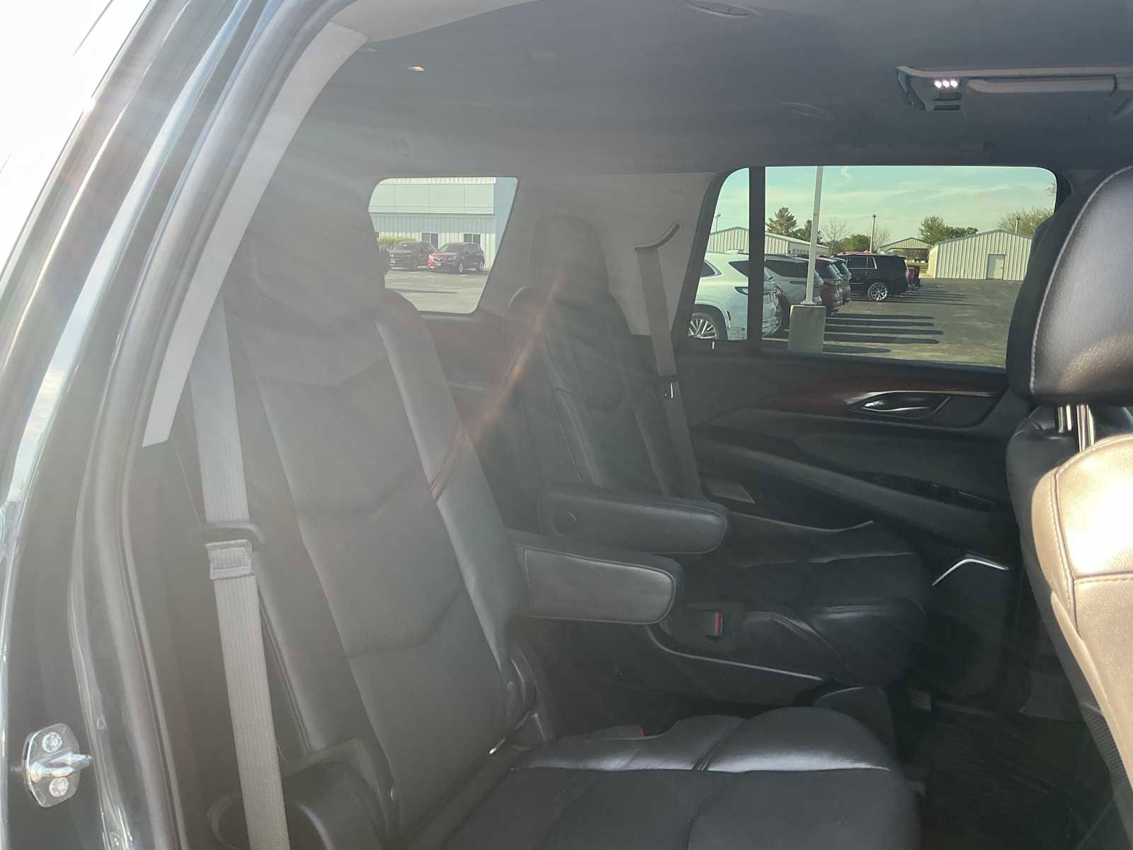 Used 2020 Cadillac Escalade Premium Luxury AWD/4WD image 24