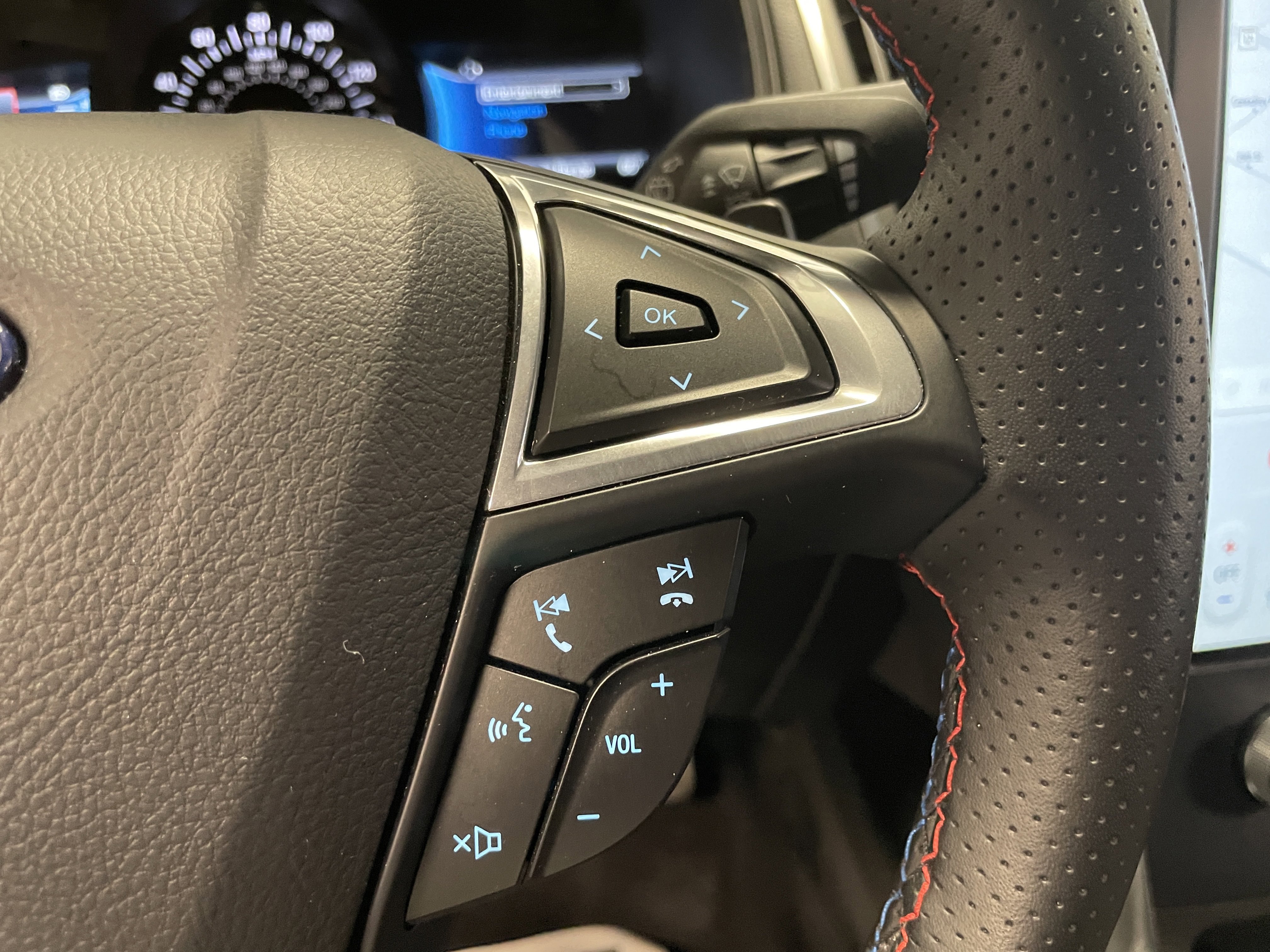 Used 2024 Ford Edge ST w/ Equipment Group 401A image 18