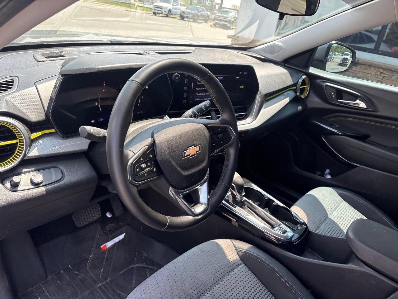 Used 2024 Chevrolet Trax LT w/ Sunroof Package FWD image 4