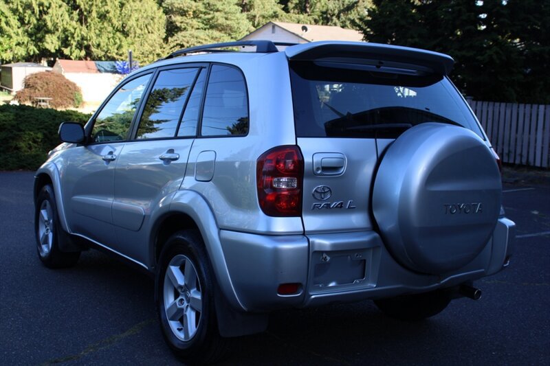 Used 2005 Toyota RAV4 4WD image 4