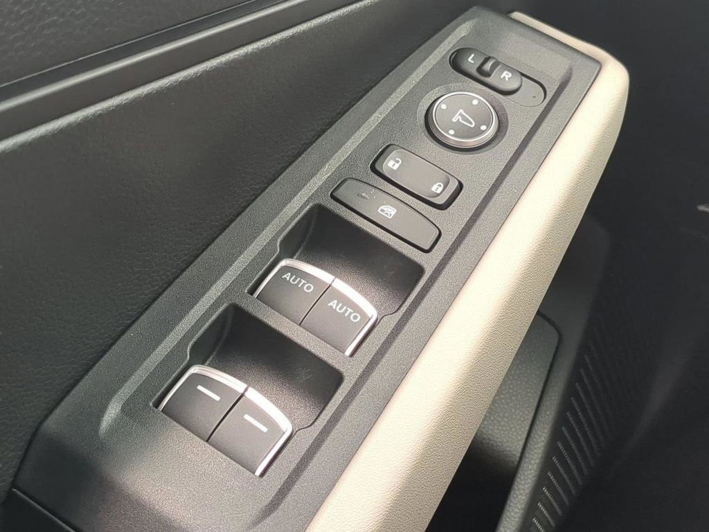 Certified 2025 Honda Accord LX image 19