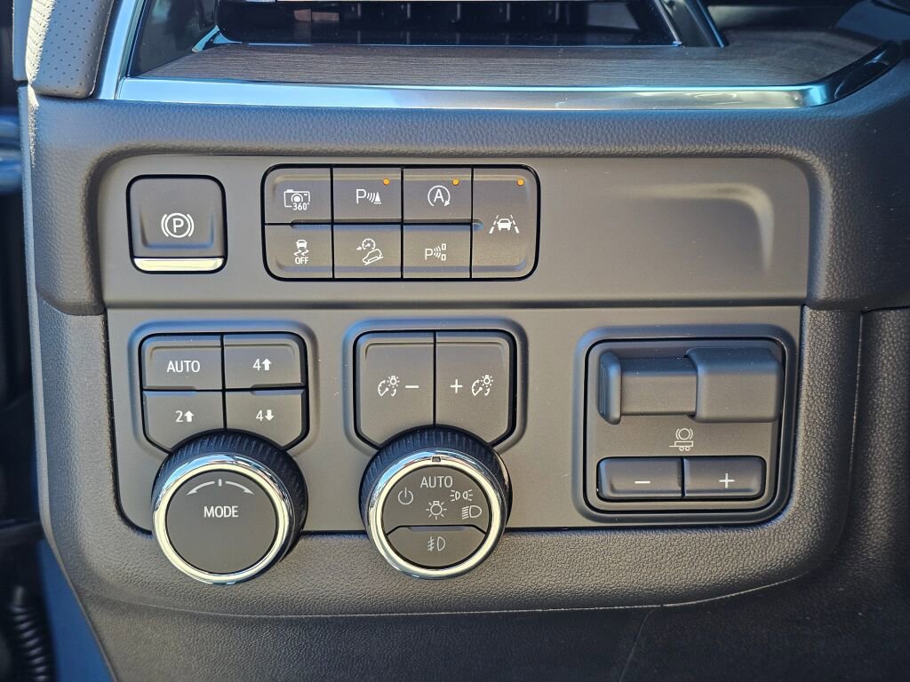 New 2026 Chevrolet Tahoe High Country w/ Sun And Tow Package AWD/4WD image 38