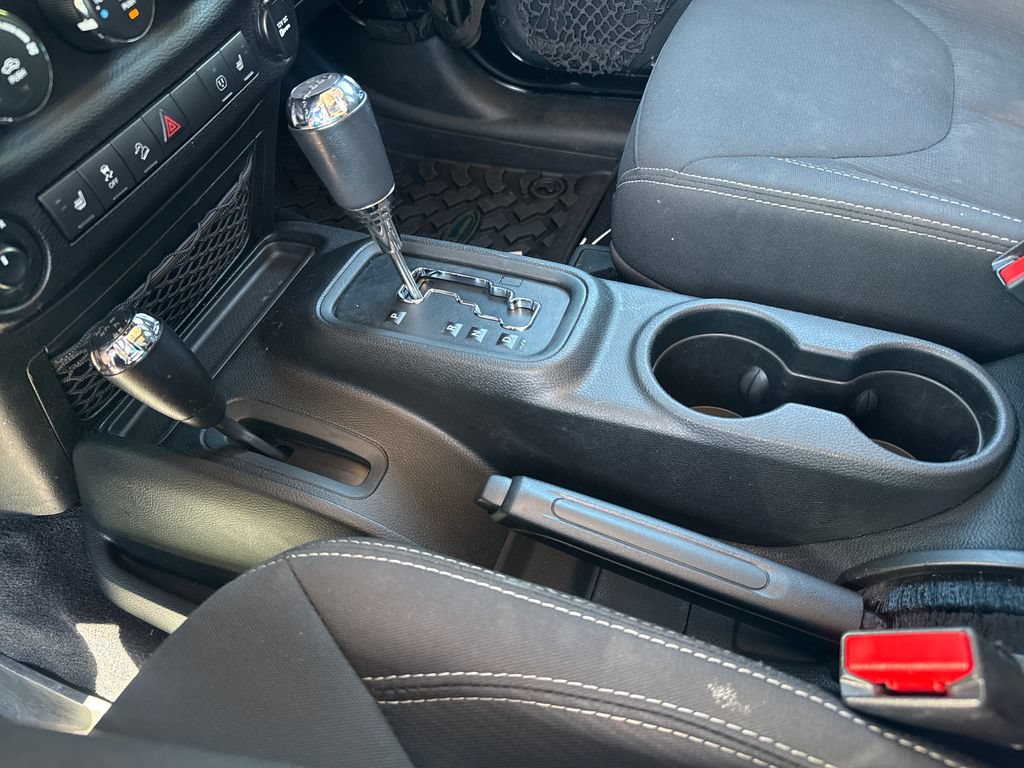 Used 2017 Jeep Wrangler Sahara AWD/4WD image 19