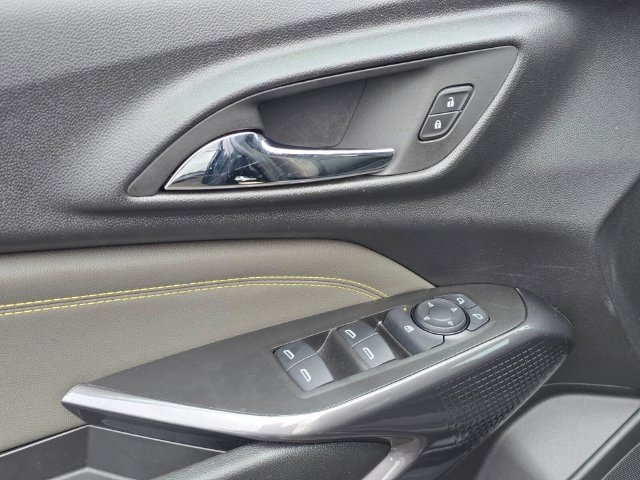 Used 2025 Chevrolet Trax ACTIV w/ Driver Confidence Package FWD image 20