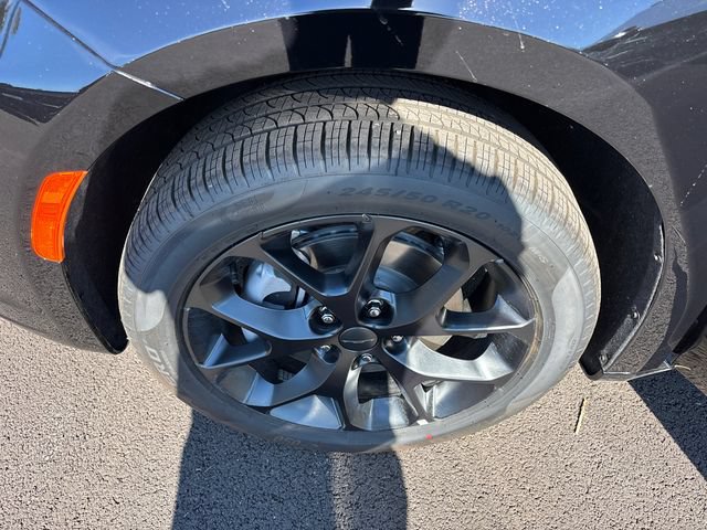 New 2027 Chrysler Pacifica Limited w/ Family Tech Group AWD/4WD image 36