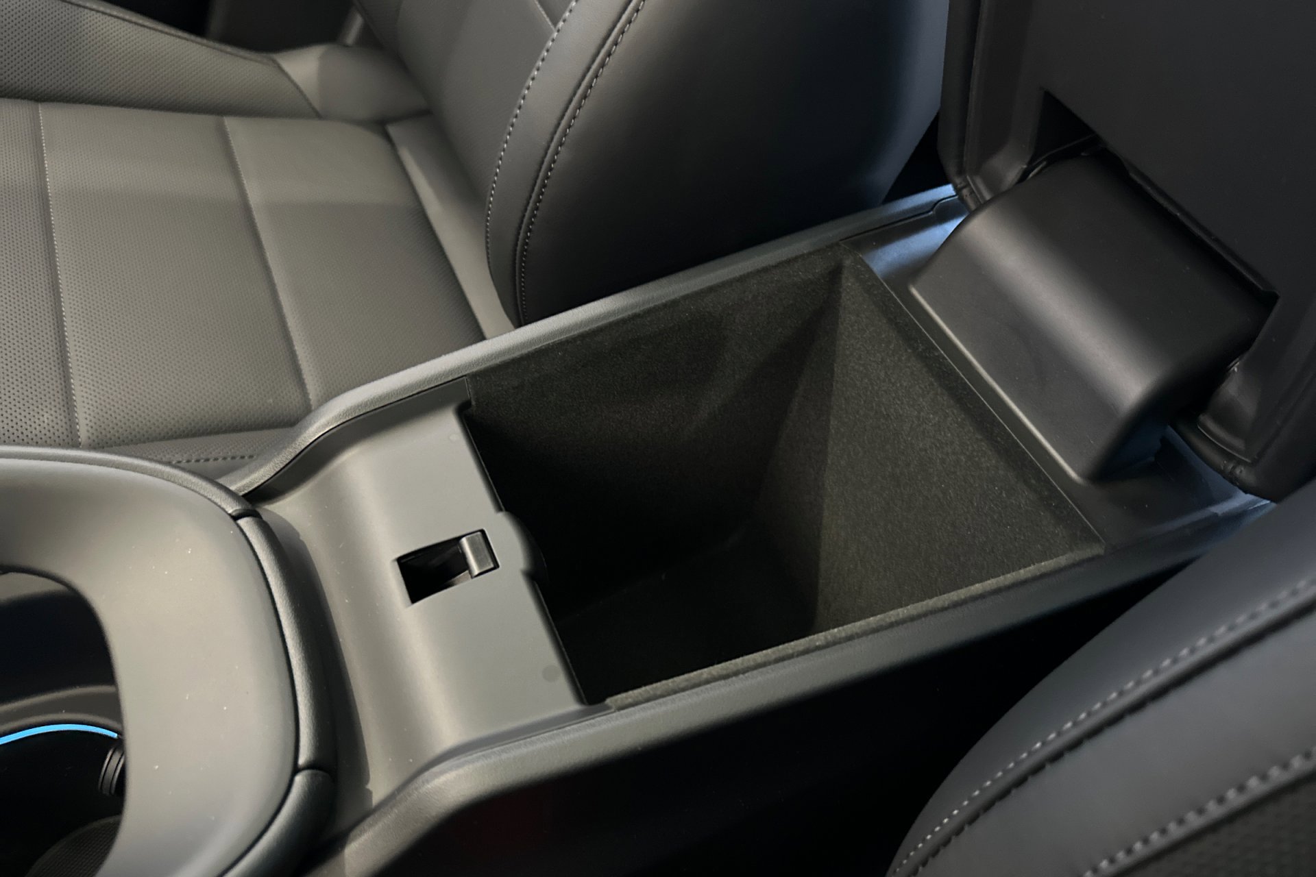 New 2025 Porsche Macan Electric image 27