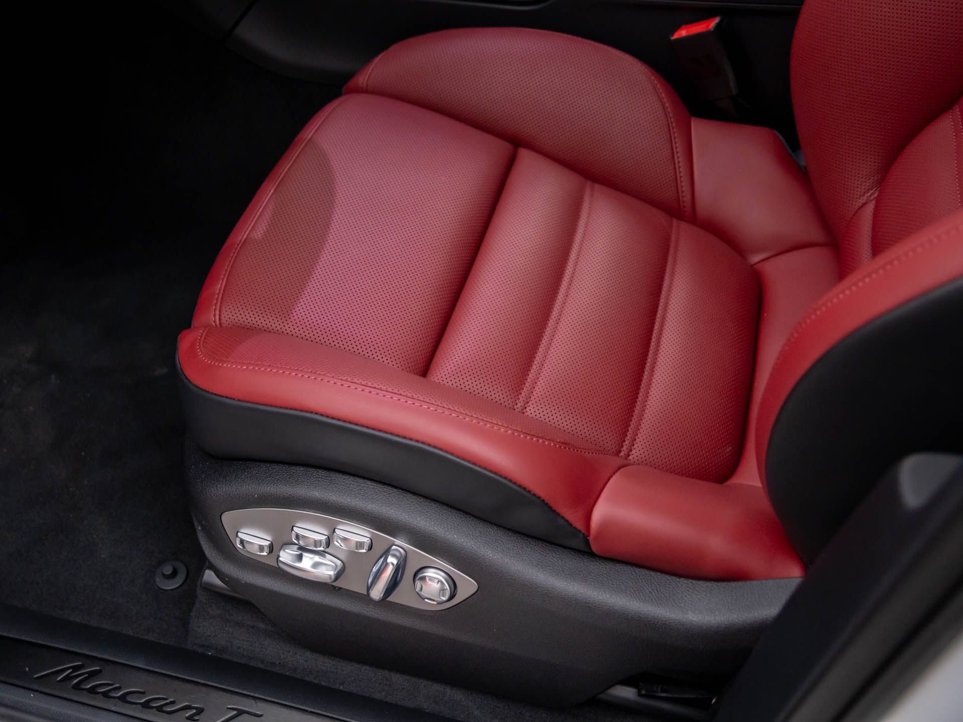 New 2026 Porsche Macan Turbo image 15