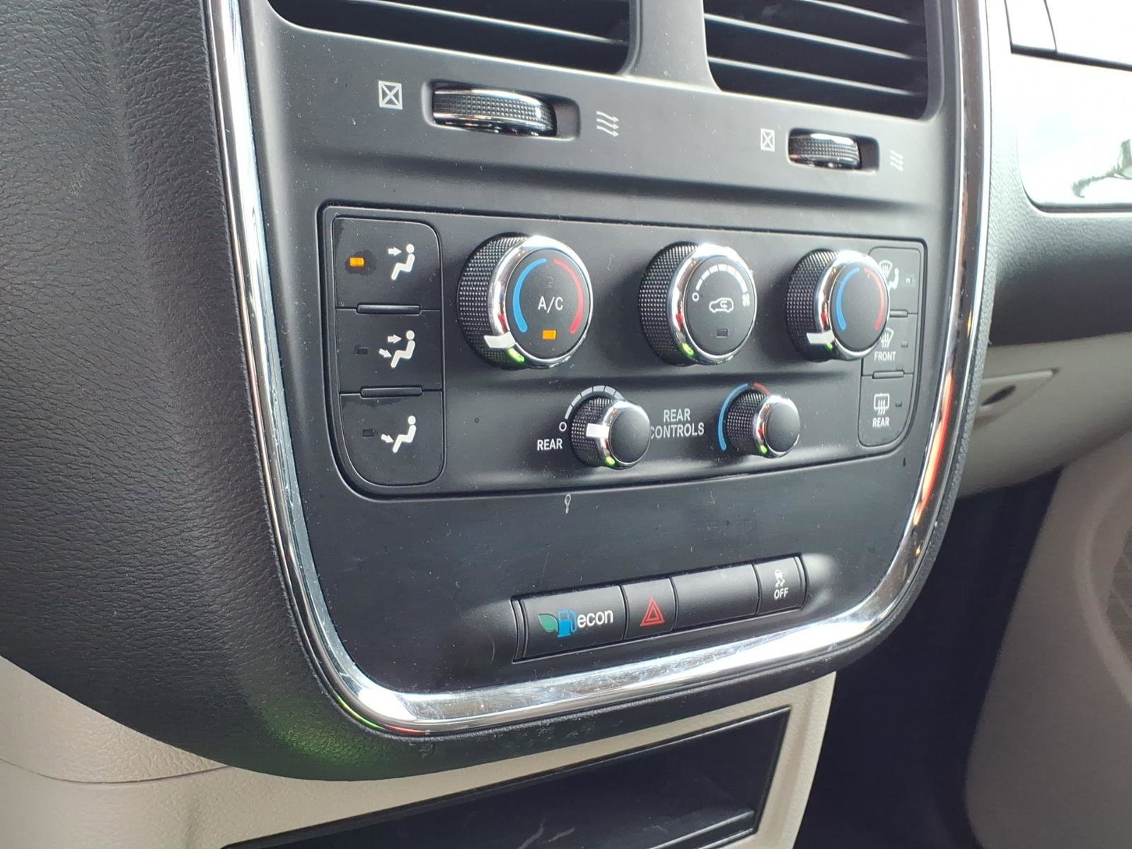 Used 2019 Dodge Grand Caravan SE w/ UConnect Hands-Free Group image 14