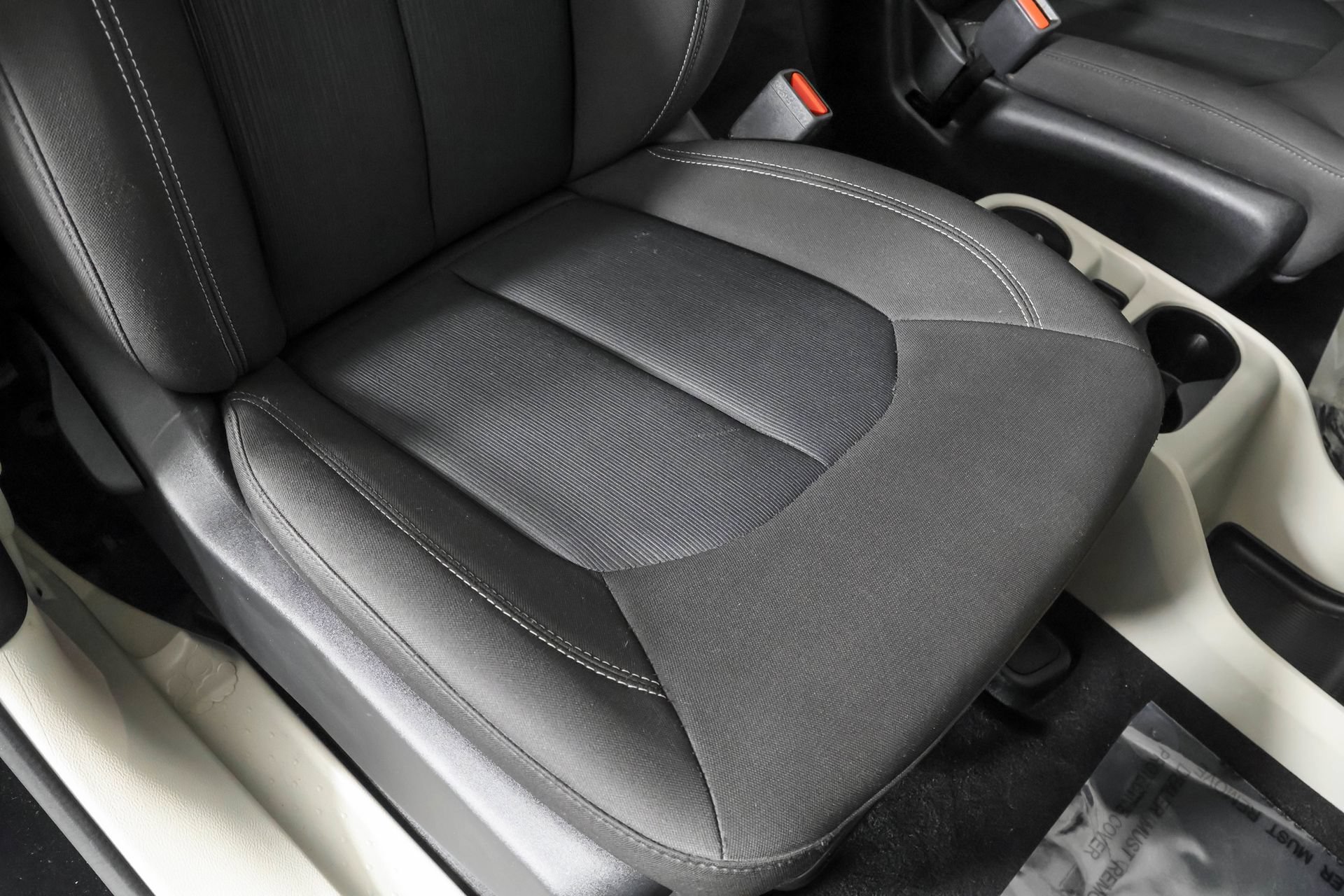 Used 2022 Chrysler Voyager LX image 44