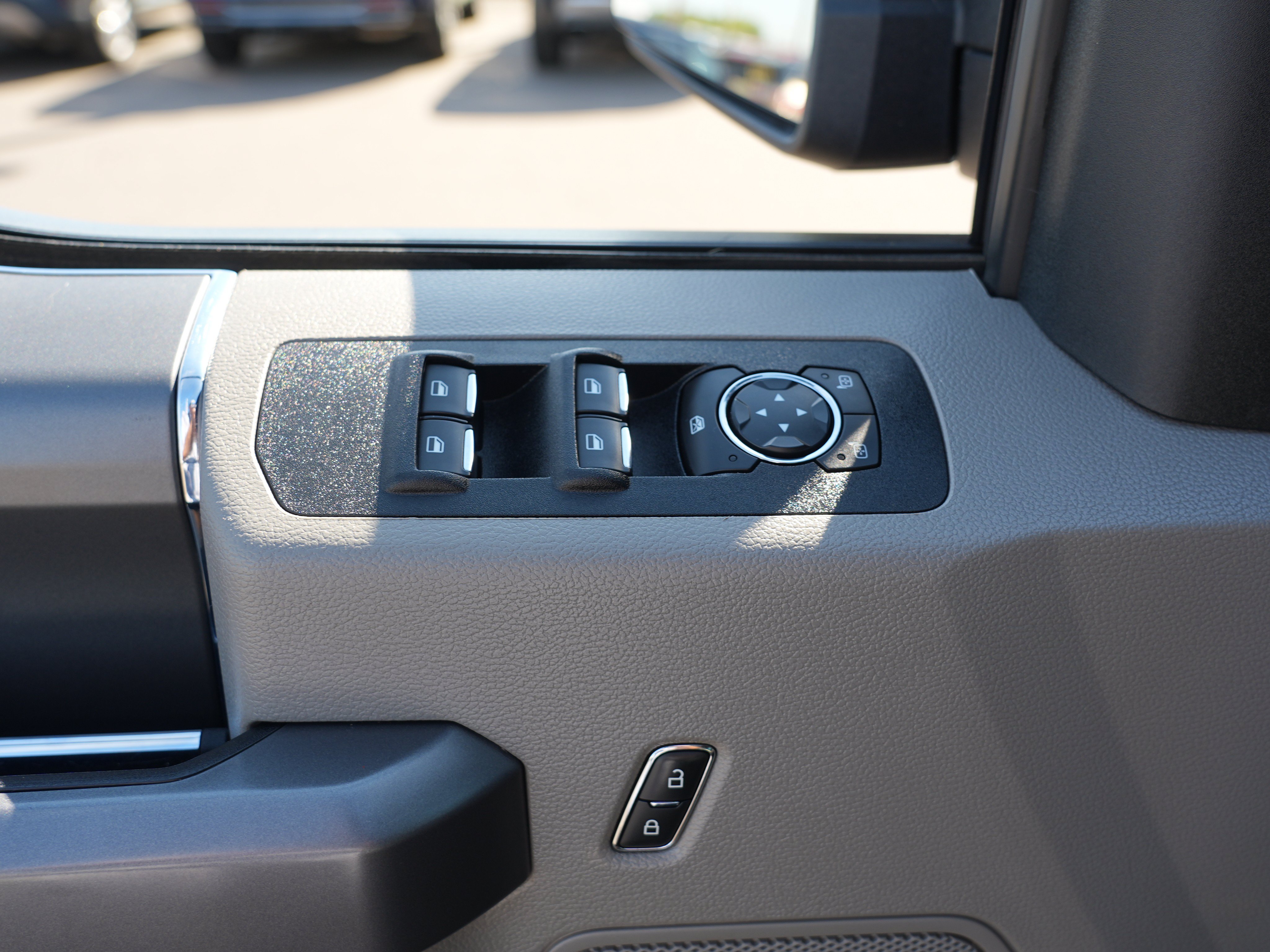 Used 2019 Ford F150 XLT w/ Equipment Group 302A Luxury AWD/4WD image 17