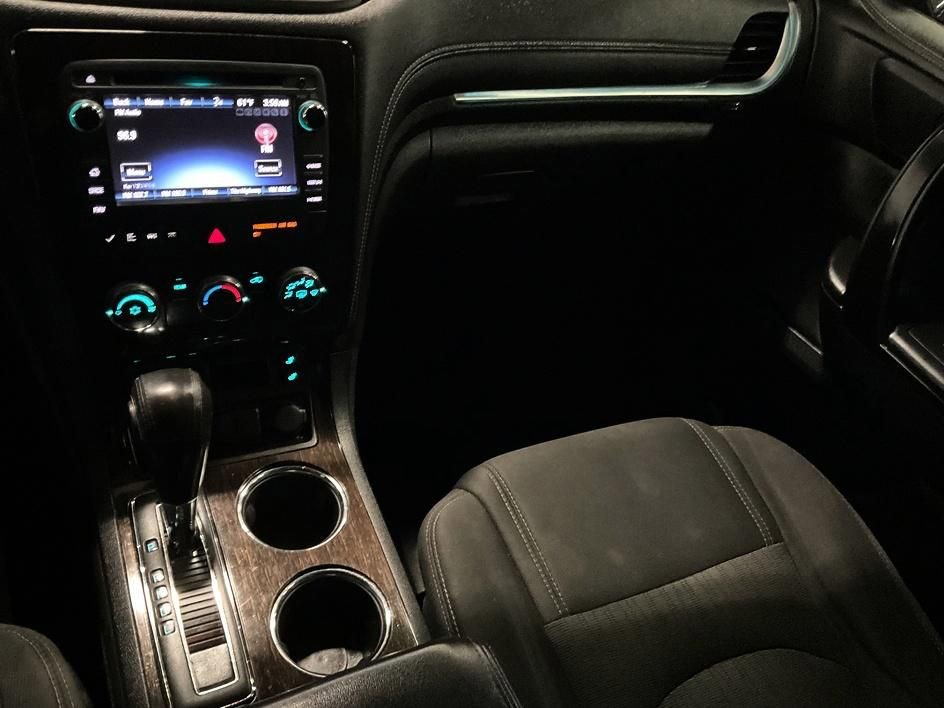 Used 2015 Chevrolet Traverse LT w/ Style and Technology Package FWD image 20