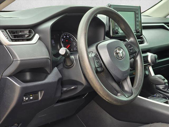 Used 2020 Toyota RAV4 LE AWD/4WD image 9
