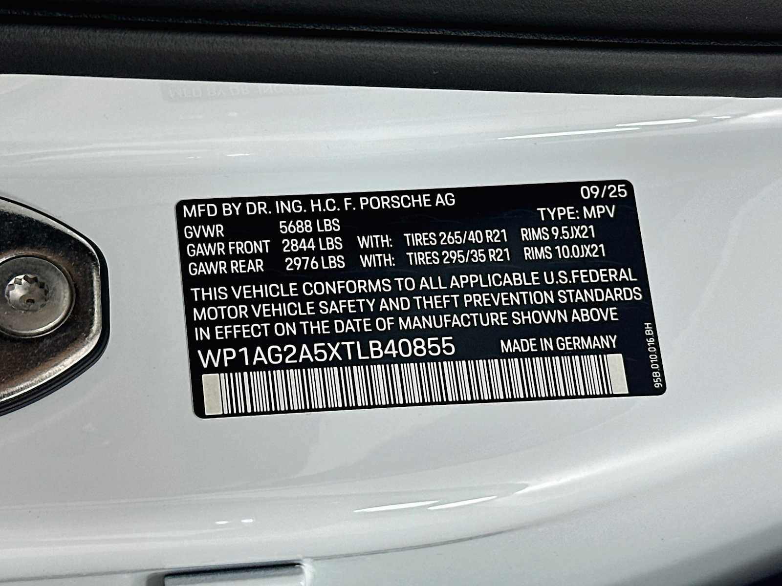 Certified 2026 Porsche Macan S AWD/4WD image 32