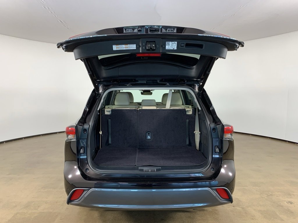 Used 2022 Toyota Highlander Limited image 12