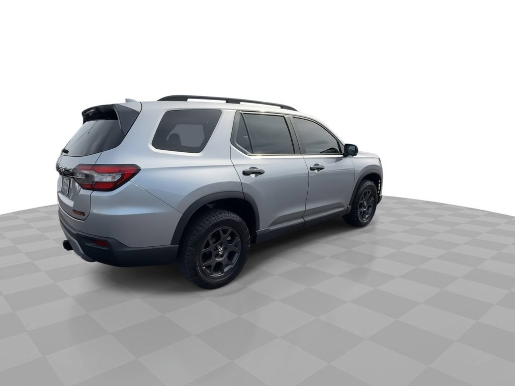 Used 2025 Honda Pilot TrailSport image 8
