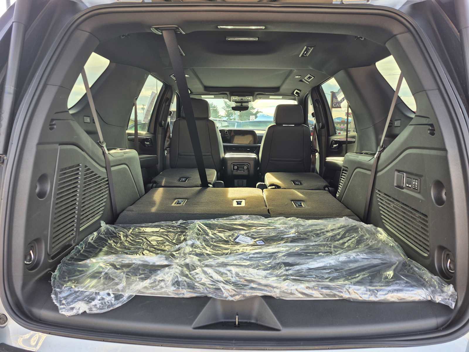 Used 2025 Chevrolet Tahoe Z71 w/ Z71 Off-Road Package image 9