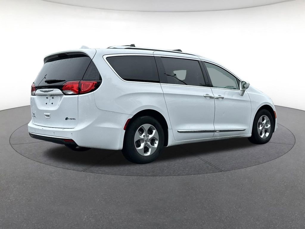Certified 2018 Chrysler Pacifica Touring-L FWD image 6