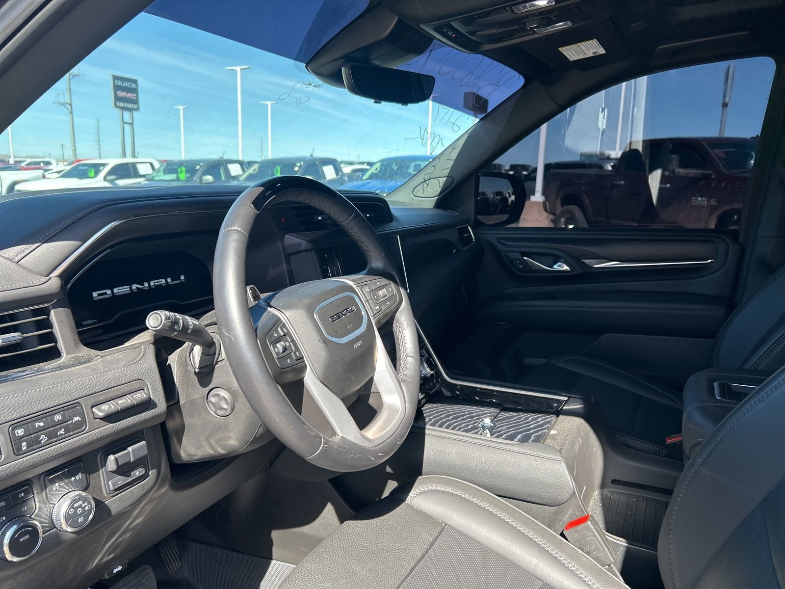Used 2024 GMC Yukon Denali w/ Advanced Technology Package image 15